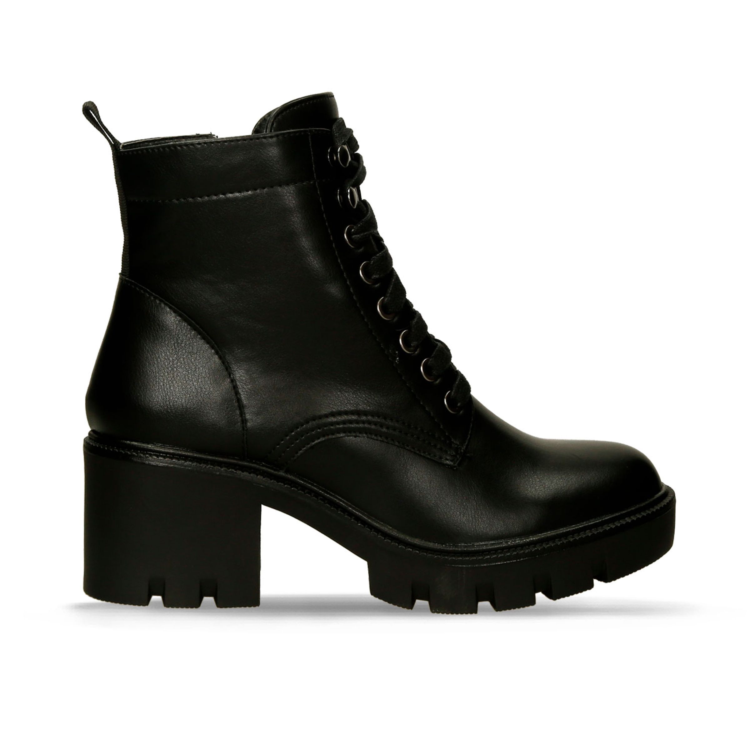 Mujeres con botas discount cortas